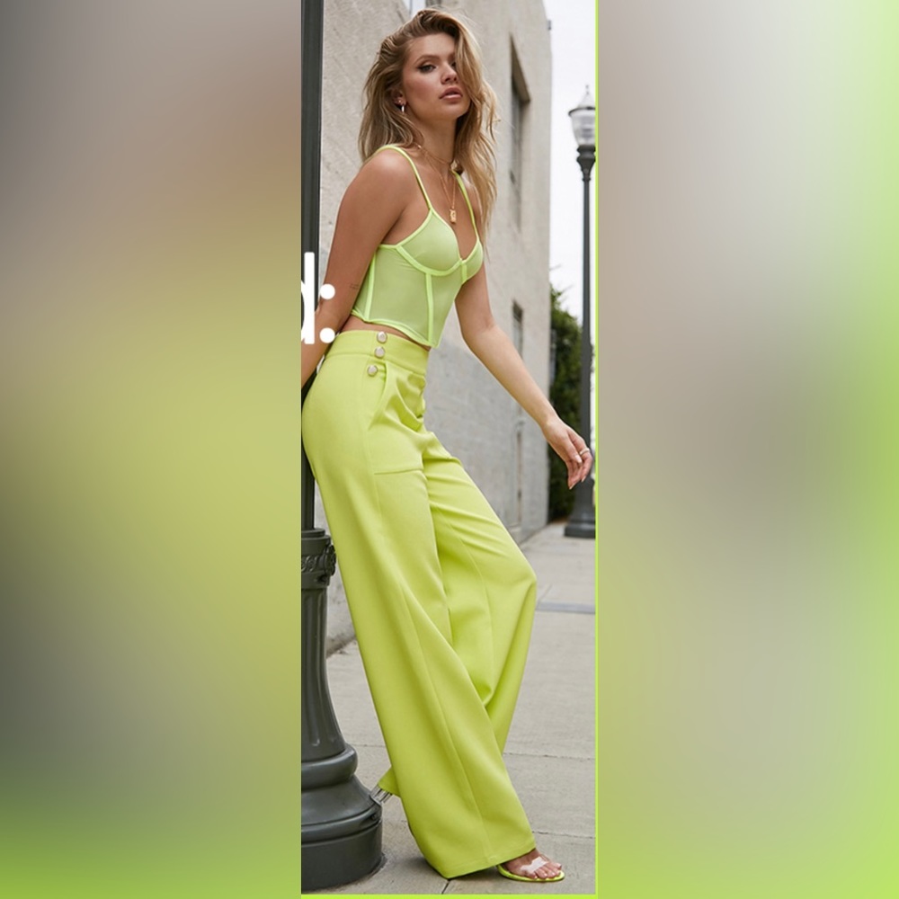 Long woven wide leg bottoms. Lime color/Size S